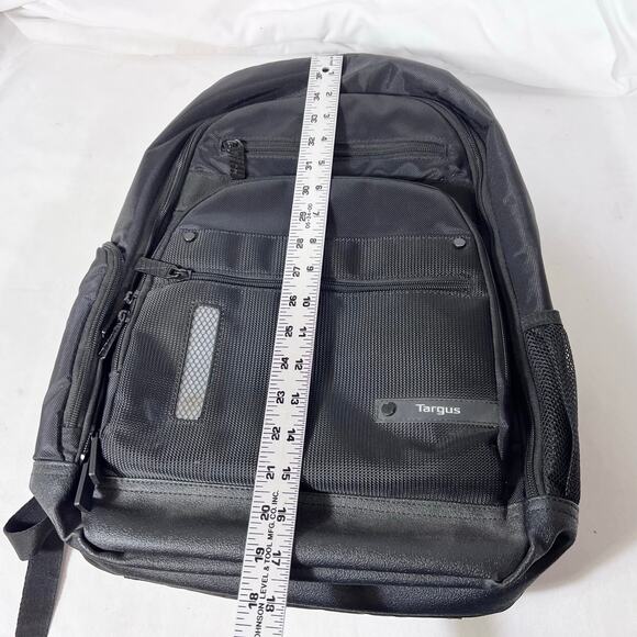 Targus Revolution Checkpoint-Friendly Backpack Safe Port 15.6 inch Used - Picture 12 of 13